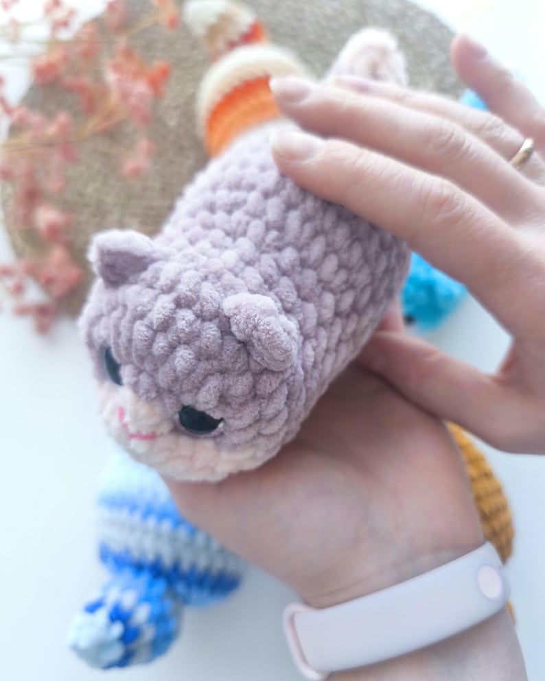 Gehäkelte Katze – KnuddelMiez – kleine Anti-Stress Katze – Handgemachtes Kuscheltier – Amigurumi Cat Plush – Geschenk für Katzenliebhaber afbeelding 7