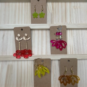 flower earrings in colored resins