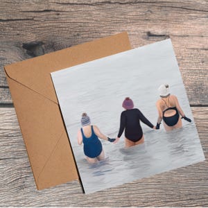 carte de voeux | Amis femmes sauvages nageant Illustration |  Club eau froide | Mohawk de haute qualité 324 gsm | Carré 5,5 X 5,5 po./ 14 X 14 cm