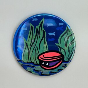 Clam 3.5” pinback button