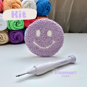 Punch Needle Kit Smiley Lila – DIY Set für Anfänger:innen mit Zubehör & Anleitung | Untersetzer selber machen | Geschenkidee für Kreative