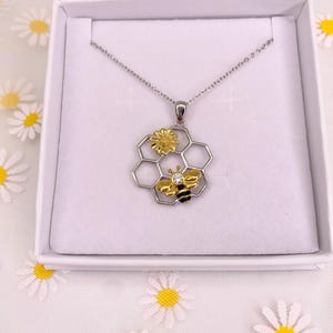 Bee Flower Honecomb Pendand Necklace 925 Sterling Silver Mother’s Day Gift