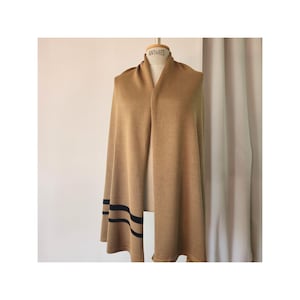 Merini wool shawl, Wool cover-up, Mid-season Cape, Gift-ready cape, Gift for her, 100% Merino wool cape