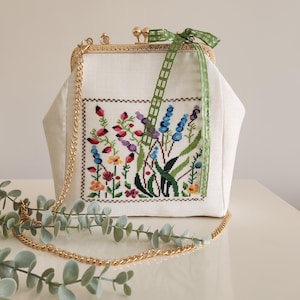 Elegant Cross Stitch Tote Bag for Women, Hand Embroidered Tote Bag, Unique Handmade Shoulder Bag, Vintage Style Tote , Handmade and Gift