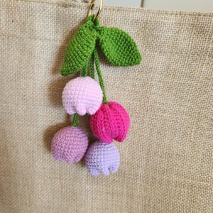 Handmade Crochet Giant Tulip Keychain – Personalized Amigurumi Flower Charm, Bag & Car Mirror Accessory, Back-to-School Gift