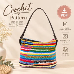 Puede incluir: Un patrón de ganchillo en PDF que muestra un bolso de rayas multicolor con una correa de hombro marrón oscuro. El texto dice Crochet Pattern, Step by Step Easy to Follow, PDF, Detailed Instructions, Step by Step Photos, US Terms (US & UK).