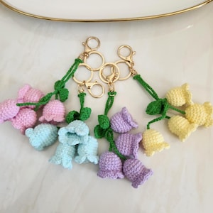 Handmade Crochet Tulip Keychain – Personalized Amigurumi Flower Charm, Bag & Car Mirror Accessory, Back-to-School Gift