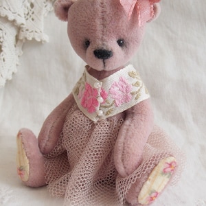 Amelia Komplett-Nähset für einen Miniatur Teddybären