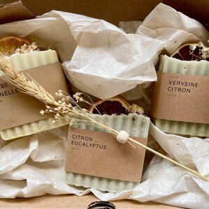 Joli savon naturel, vendu seul ou coffret cadeau personnalisable, déco. Respect de la peau. Commandes spéciales, événements. Fête des mères.