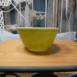 Vintage Mid Century Lime Green Pyrex Glass Serving or Mixing Bowl