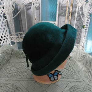 Vintage Lord and Taylor Emerald Green Hat: Italian Helios Ribbon Tie