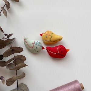 Patrón de costura de pájaro de peluche en PDF – Broche de tela, llavero, tutorial para principiantes – Decoración de guirnalda DIY
