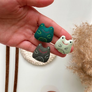 Mini Fabric Frog Sewing Pattern PDF – Brooch, Keychain, Small Stuffed Toy Tutorial - Plush Ornament