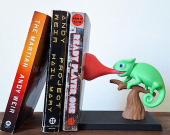 3D Printed Chameleon Bookend: Colorful Lizard Shelf Decor