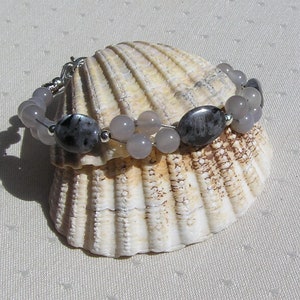 Black Labradorite & Grey Agate Crystal Gemstone Beaded Chakra Bracelet &quot;Emilia&quot;, Chakra Bracelet, Beaded Bracelet, Grey Bracelet, Artisan