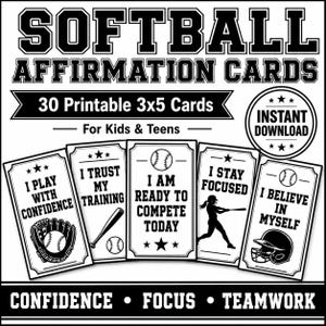 Op de afbeelding: Zwart-wit softbal affirmatiekaarten met de tekst "Softball Affirmation Cards" en "30 Printable 3x5 Cards For Kids & Teens". De kaarten bevatten zinnen als "I Play With Confidence" en "I Believe In Myself".