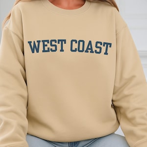Felpa girocollo sbiadita West Coast: pullover in stile college accogliente