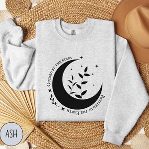 Verwurzelt in der Erde, geleitet von den Sternen Sweatshirt, Floral Mond Phase Sweatshirt, Pflanzen Hexe Shirt, mystisches himmlisches Shirt, Witchy Shirt