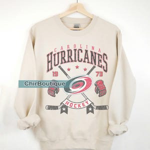 Carolina Hurricanes Shirt | Carolina Hurricanes Sweatshirt | Carolina Hockey Fan T-Shirt | Carolina Hurricanes Sweatshirt Rundhalsausschnitt