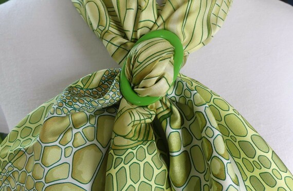 Handmade Anchor-shaped Lacquered Horn Ring for Silk Scarf Carre Handmade Anchor-shaped Lacquered Horn Ring for Silk Scarf Carre
