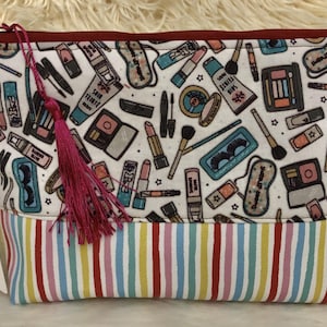 Trousse de maquillage, en tissu et cuir synthétique, modèle exclusif d'Embeleze.