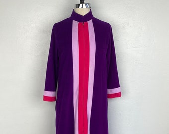 Vintage Vanity Fair Womens Purple Velour Robe Size 8 Maxi 3/4 Zip Front 3/4 Sleeves Stand Up Collar Pink Stripes Cozy Comfort Lounge Wear