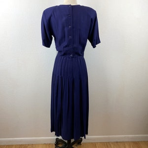 Vintage 80s Dark Blue Pleated Dress Sz 6 Made In USA Rabbit Rabbit Rabbit Design Back Button Pleat Skirt Shoulder Pads Modest image 8