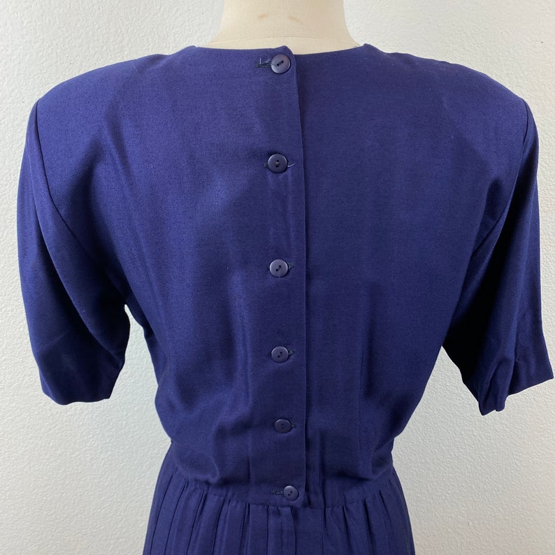 Vintage 80s Dark Blue Pleated Dress Sz 6 Made In USA Rabbit Rabbit Rabbit Design Back Button Pleat Skirt Shoulder Pads Modest image 9
