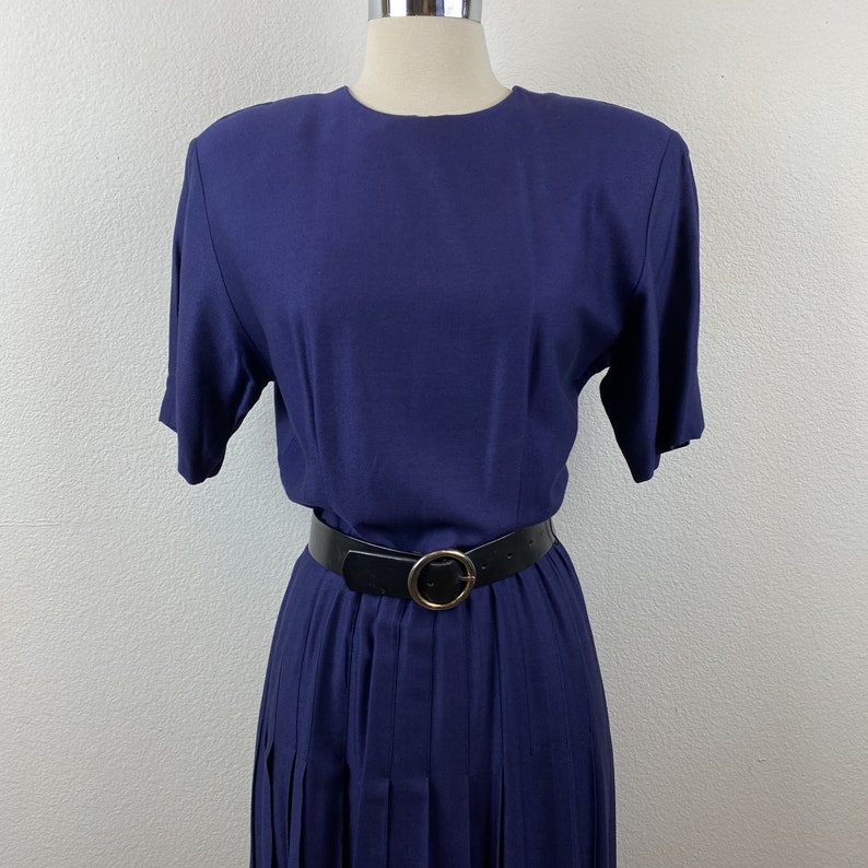 Vintage 80s Dark Blue Pleated Dress Sz 6 Made In USA Rabbit Rabbit Rabbit Design Back Button Pleat Skirt Shoulder Pads Modest image 2