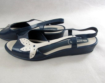 Vintage 70s Blue Plastic Sandals | Slingbacks | Open Toe | Sandak | Made in Mexico | Size 24 | Size 7 US | Wedges | White Trim