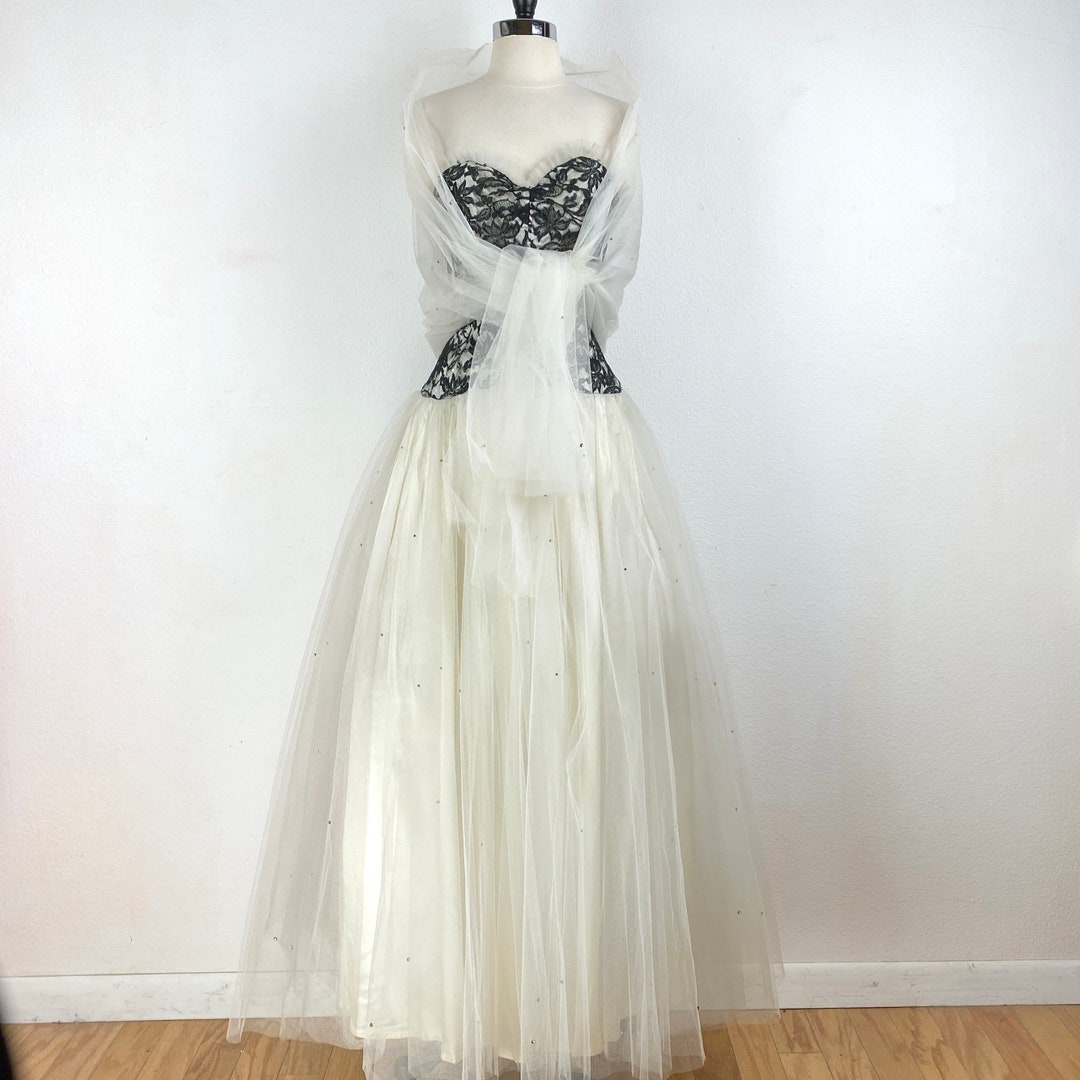 chinese dress ladies Amazon.com: Women Floral Embroidery Tulle Dress Elegant Prom Maxi Dress 50s  Formal Wedding Guest Dress Evening Party Swing Gown : Clothing, Shoes &  Jewelry main image 0