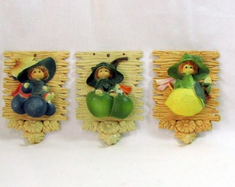 Vintage 60s Elf Children and Fruit Wall Hook Decor Plaques of Plastic | Gifts of the World McCory Hong Kong | Country Farmhouse Kitsch