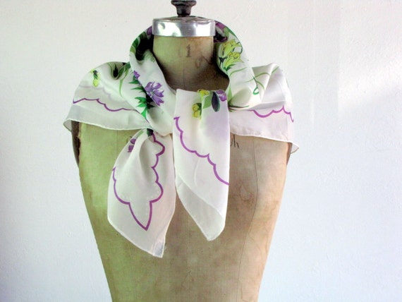 Vintage 1980s Scarf | Lilac and Buttercream Flowe… - image 3