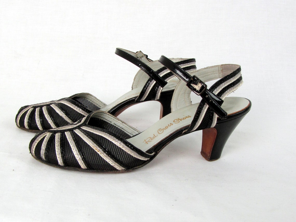 Vintage 1940s Black and White Peep Toe Mesh and Leather Pumps - Etsy