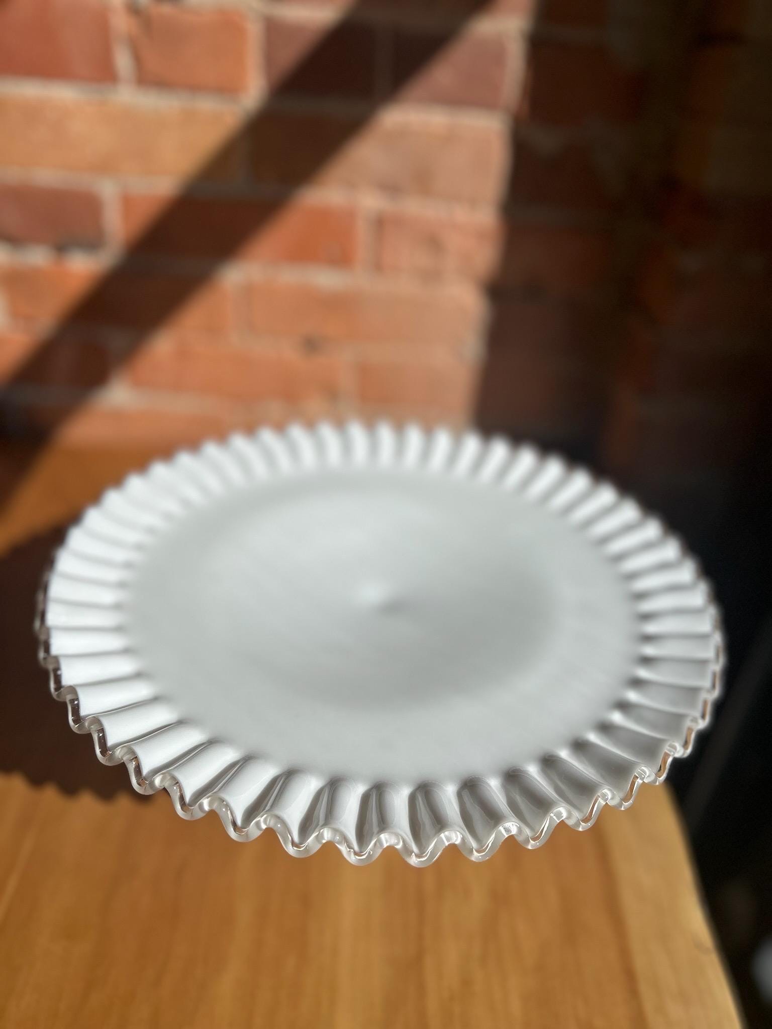 フェントン ケーキスタンド シルバークレスト ミルクガラス ペデスタル