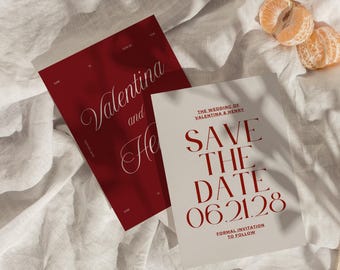 Op de afbeelding: Twee huwelijksaankondigingskaarten. Eén is dieprood met de namen "Valentina and He" in elegant schrift. De andere is gebroken wit met "Save the Date 06.21.28" in rood, met de tekst "Formal Invitation to Follow".