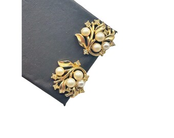 Vintage Trifari Clip On Earrings Faux Pearls Rhinestone Leaf Design White Pearls