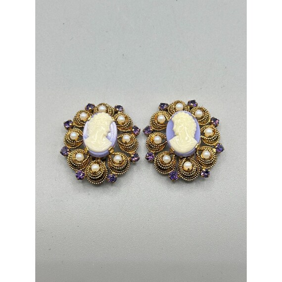 Vintage Clip On Cameo Earrings Gold Tone with Pur… - image 2