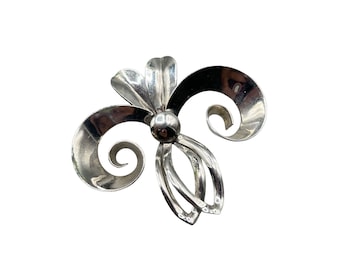 Vintage Gold Filled Fleur De Lis Brooch 1-20 12K White Gold Filled Classic Pin