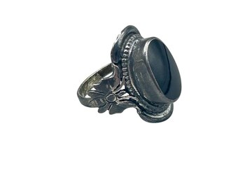 Sterling Silver ONYX Ring Size 6 Oval Shaped With Butterfly On Sides
