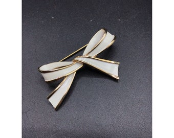 Trifari White Enamel Bow Pin Designer Collectible Gold Outline Brooch Signed