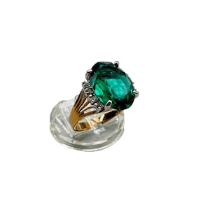 Green Simulated Emerald Glass Ring Size 9 Gold Tone Metal Fancy Elegant Ring