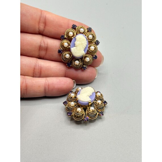 Vintage Clip On Cameo Earrings Gold Tone with Pur… - image 5