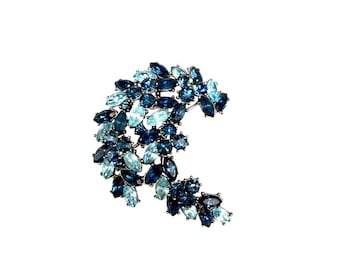Vintage TRIFARI Pin Brooch Blue Sapphire Rhinestones Silver Tone