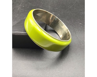 Pea Green Plastic Bangle Bracelet Twisted Metal Setting Vintage 70s Jewelry