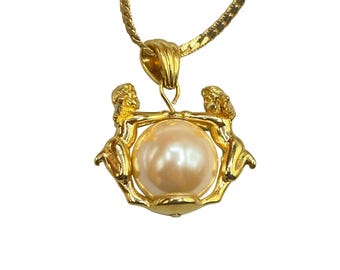 Angels & Pearl Orb Pendant Necklace Gold Tone Chain Setting Vintage 80s jewelry