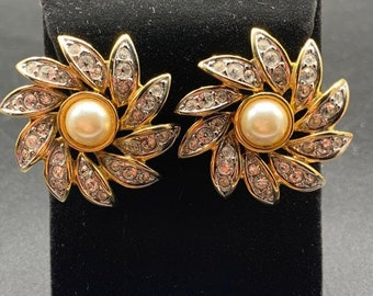 Daisy flowers clip on Earrings pearls and rhinestones gold tone elegant earrings