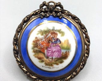Fragonard Limoges France Pocket Mirror Hand Painted Couple Hug Gold Tone Frame