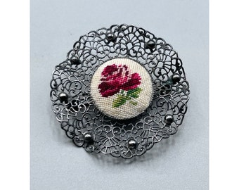 Embroidered Pin Brooch Silver Tone Rose Flower Round Vintage Filigree Jewelry