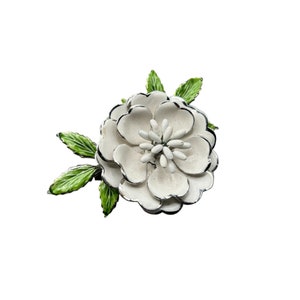 Spilla con fiore vintage Coro firmata, gioielli floreali in smalto bianco tono argento